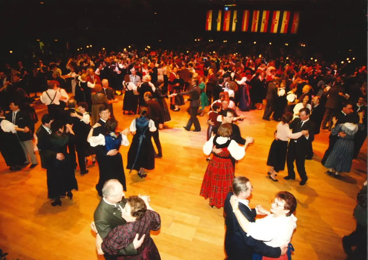 1996-impressionen-ball-1280x.webp